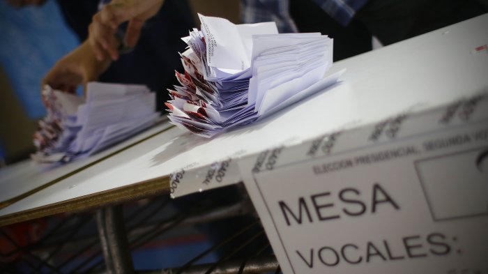 Gobierno aclara que proyecto de votación en dos días contempla distintos vocales de mesa