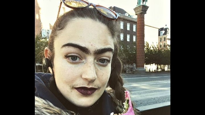 Mujer no se depiló sus cejas y bigote por un año para luchar contra estereotipos de belleza