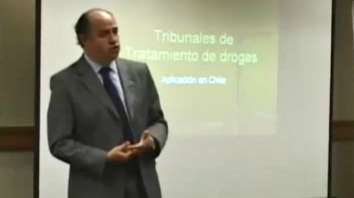 Ex fiscal que daba charlas para adictos fue formalizado por ingresar droga y celulares a la cárcel