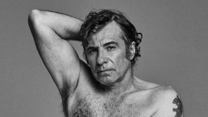 La destapada sesión de fotos de Fernando Larraín que fue aplaudida por el elenco de 