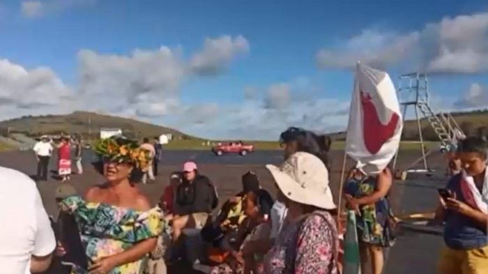 Más de 300 personas no pueden volver a Rapa Nui por protestas en el aeropuerto de la isla