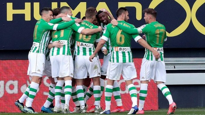 Betis de Pellegrini derrotó al Cádiz y logró su tercera victoria consecutiva sin presencia de Bravo
