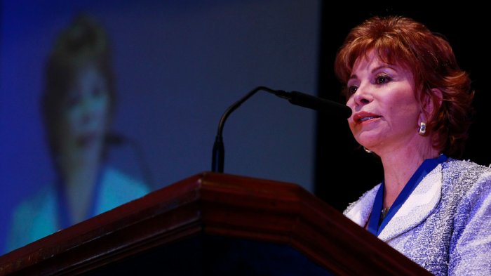 Isabel Allende: Enamorarse a los 76 es igual que a los 26, 