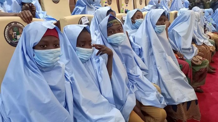 Rescatan a cerca de 300 estudiantes que fueron secuestradas en Nigeria el viernes