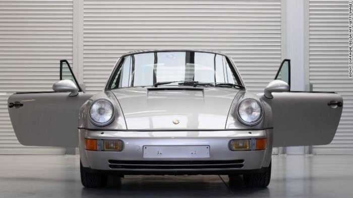 Puede llegar hasta los 260 km por hora: Subastan Porsche 911 de Diego Maradona