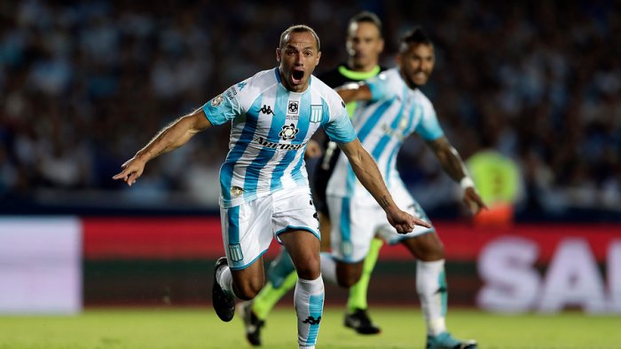 Marcelo Díaz queda fuera del choque de Racing con River tras dar positivo por COVID-19