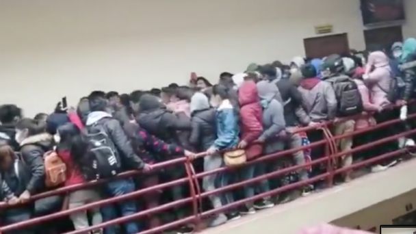 7 estudiantes detenidos tras fatal caída en universidad boliviana
