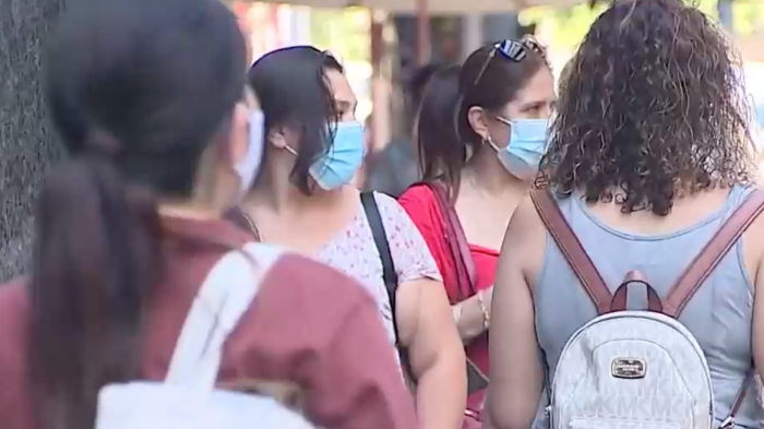 Despidos y deserción por el cuidado de hijos: Cómo cambió la pandemia a las trabajadoras chilenas