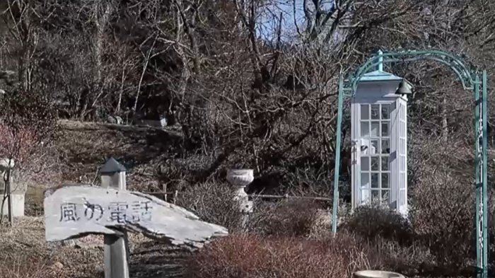 Instalan cabina telefónica para 