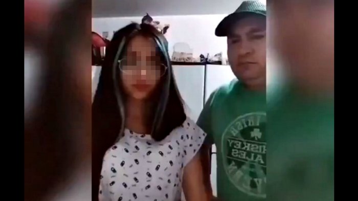 Padre genera polémica tras obligar a su hija a disculparse por bailar twerking en TikTok