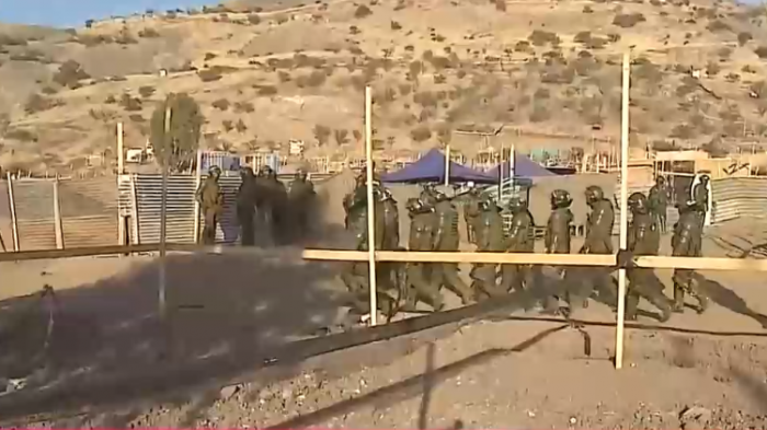 Carabineros desalojó toma en el Cerro Renca: Habrían más de 300 familias