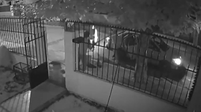 A escobazo limpio: Hombre repelió 