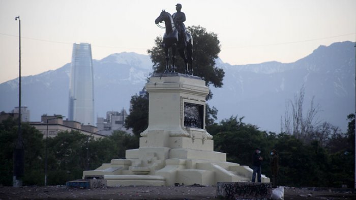 Historiador y traslado del monumento a Baquedano: 