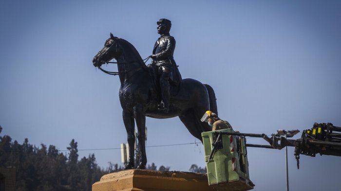 Presidente Piñera aseguró que monumento al general Baquedano será repuesto en el mismo lugar