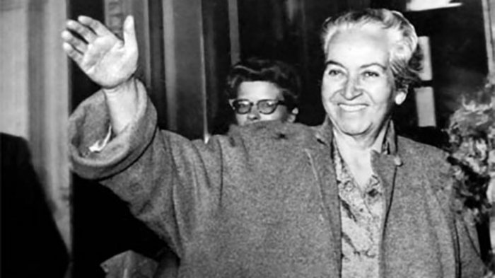 Reviven proyecto que propone cambiar estatua de General Baquedano por una de Gabriela Mistral