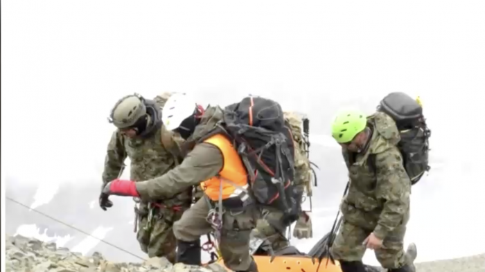 Ejército rescata cuerpos de tripulación accidentada en 1981 en el Cerro El Plomo