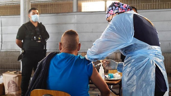 Gendarmes y personas privadas de libertad fueron vacunadas contra el coronavirus