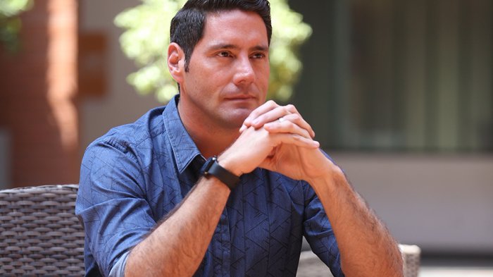 Con foto de Karadima: Pancho Saavedra criticó a la Iglesia Católica por rechazar uniones homosexuales