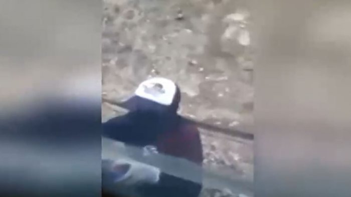 Buscan dar con los responsables: Pararon vagones del Merval con barricadas para rayarlos