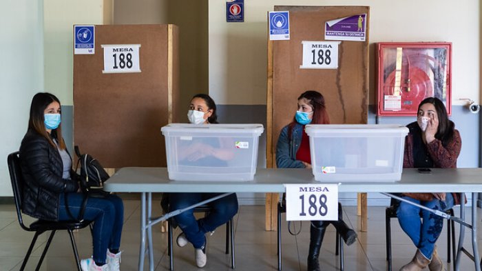 Vocales de mesa: Despachan a ley proyecto que permite excusar a embarazadas, padres, madres y cuidadores de niños