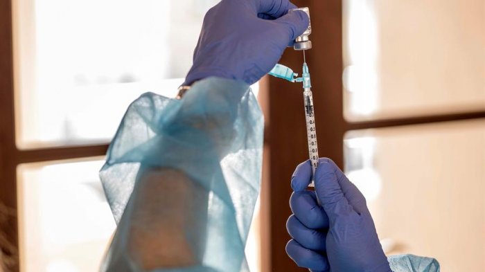 Vacuna de AstraZeneca: OMS dice que beneficios superan riesgos y recomienda continuar administración