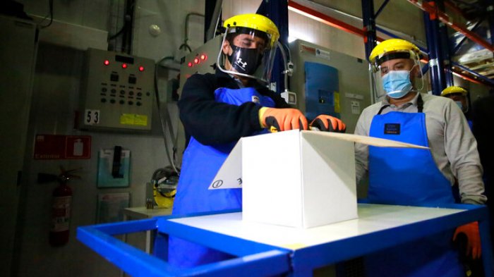 Nueva partida con 153 mil dosis de la vacuna de Pfizer llega a Chile