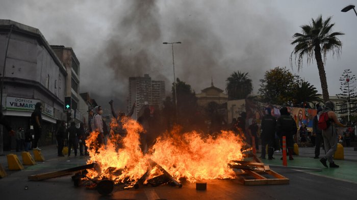 Iquique: Detienen a más de una decena de personas por presunta participación en destrozos desde el 18-O