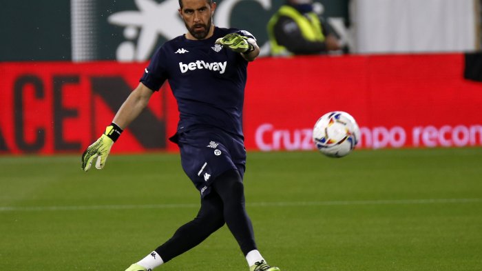 El Betis de Pellegrini superó a Levante en el retorno de Claudio Bravo a la titularidad