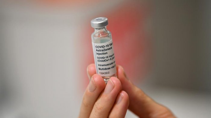 Vacuna de AstraZeneca muestra una eficacia del 79% en un nuevo ensayo y que no hay 