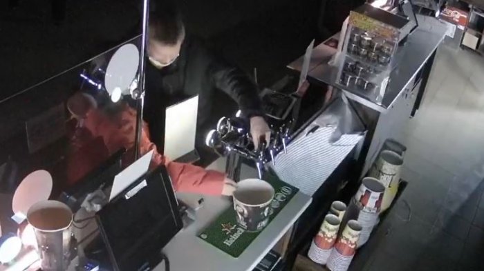 Aprovecharon la pandemia para colarse en el cine: Hicieron de todo y quedó el video