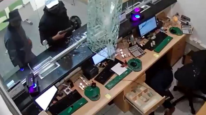 Caótico robo que marcó a San Antonio: Continúa la investigación por el triple asalto en el Día de los Enamorados