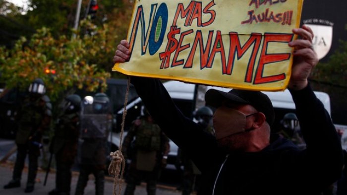 Masiva protesta contra el Sename: Más de 100 personas llegaron a residencia por denuncia de maltrato