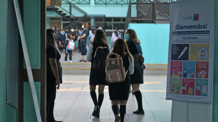 Apoderados piden abrir los colegios en cuarentena: Han juntado más de 10 mil firmas