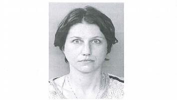 Mujer impactó con su auto zona de filmación al no obtener empleo en un documental