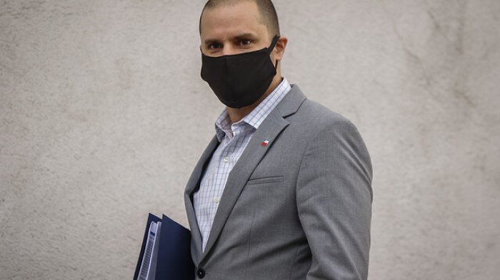 “Pretenden impedir la libertad de informar”: Ministro Bellolio condena ataque a Iván Núñez y equipo de TVN