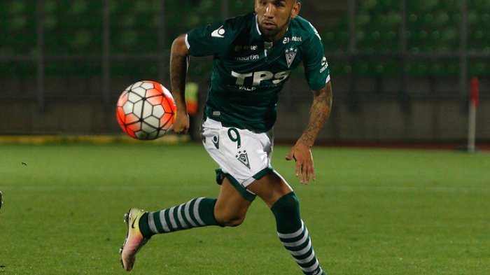 Tribunal falló a favor de Santiago Wanderers en conflicto por traspaso de Ronnie Fernández