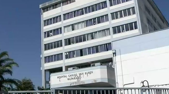 Área debió ser ampliada: Hospital Carlos van Buren informó colapso en su morgue