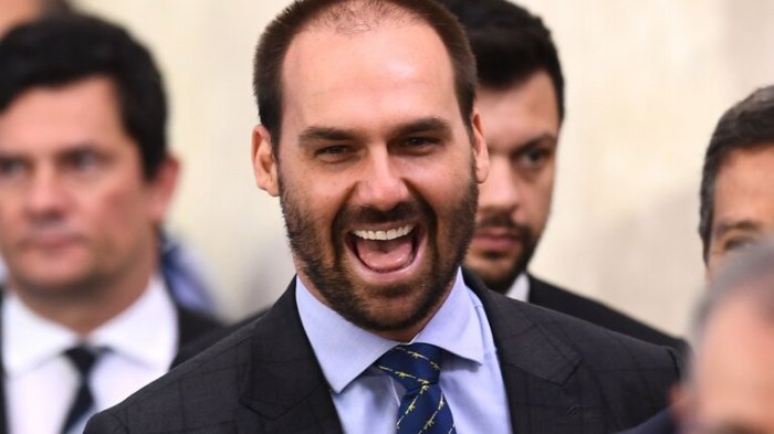 El polémico tuit de Bolsonaro Jr. en que se burla del atropello de un delincuente