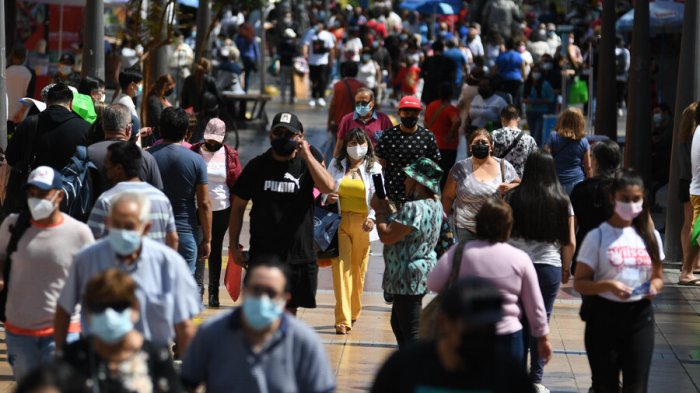 Cadem: El 69% tiene miedo de contagiarse con COVID-19, la cifra más alta de la pandemia