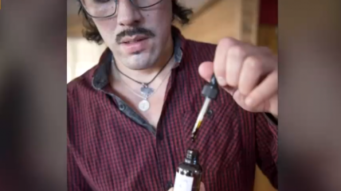 Padre se suicidó tras estar preso por tratamiento con cannabis de su hijo: 