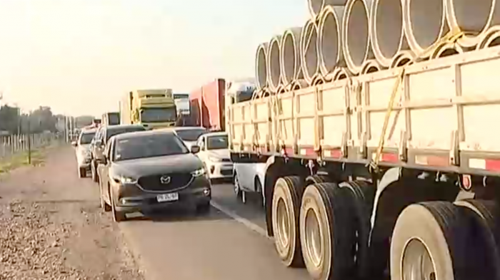 Casi 3 horas de espera: Taco kilométrico en Ruta 5 Sur por cordones sanitarios de Semana Santa