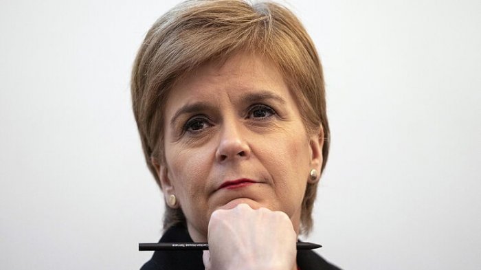 Primera ministra de Escocia por crisis sanitaria en Chile: 