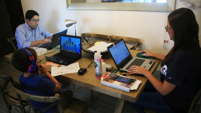 Teletrabajo en pandemia: Dirección del Trabajo ha recibido 299 denuncias en un año