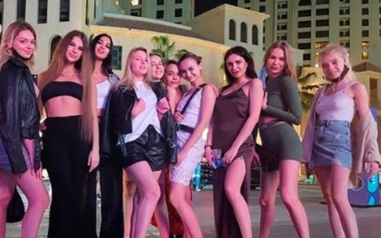 Detuvieron a 40 modelos por posar desnudas en balcón de Dubái: Penas llegan hasta los 6 meses de cárcel