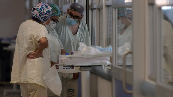 Balance Minsal: Positividad llegó al 15,4% y más de 3 mil personas se encuentran camas UCI