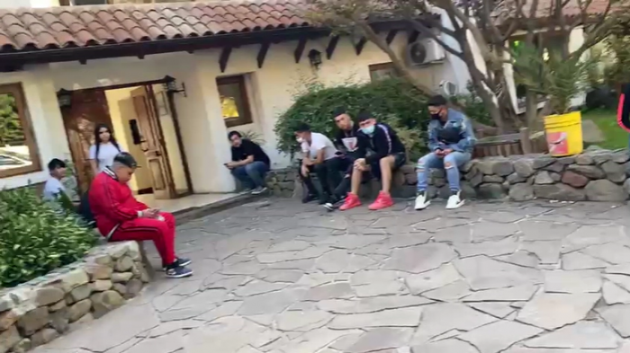 Detienen a productor musical tras ser sorprendido junto a 10 personas en fiesta clandestina