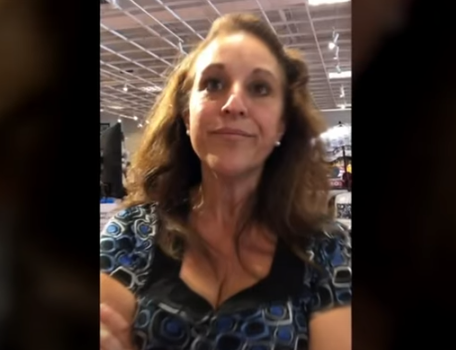 Mujer tosió frente a paciente con cáncer cerebral: Recibió 30 días de cárcel