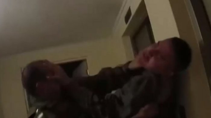 Las Condes: Agreden a carabineros cuando fiscalizaban fiesta clandestina que terminó con 13 detenidos