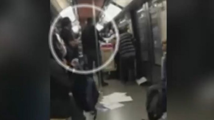 Pasajeros del Metro protagonizaron pelea porque uno transitaba sin mascarilla