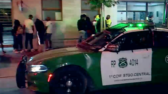 Detienen a 17 personas en fiesta clandestina en Santiago: Incautaron droga y un machete